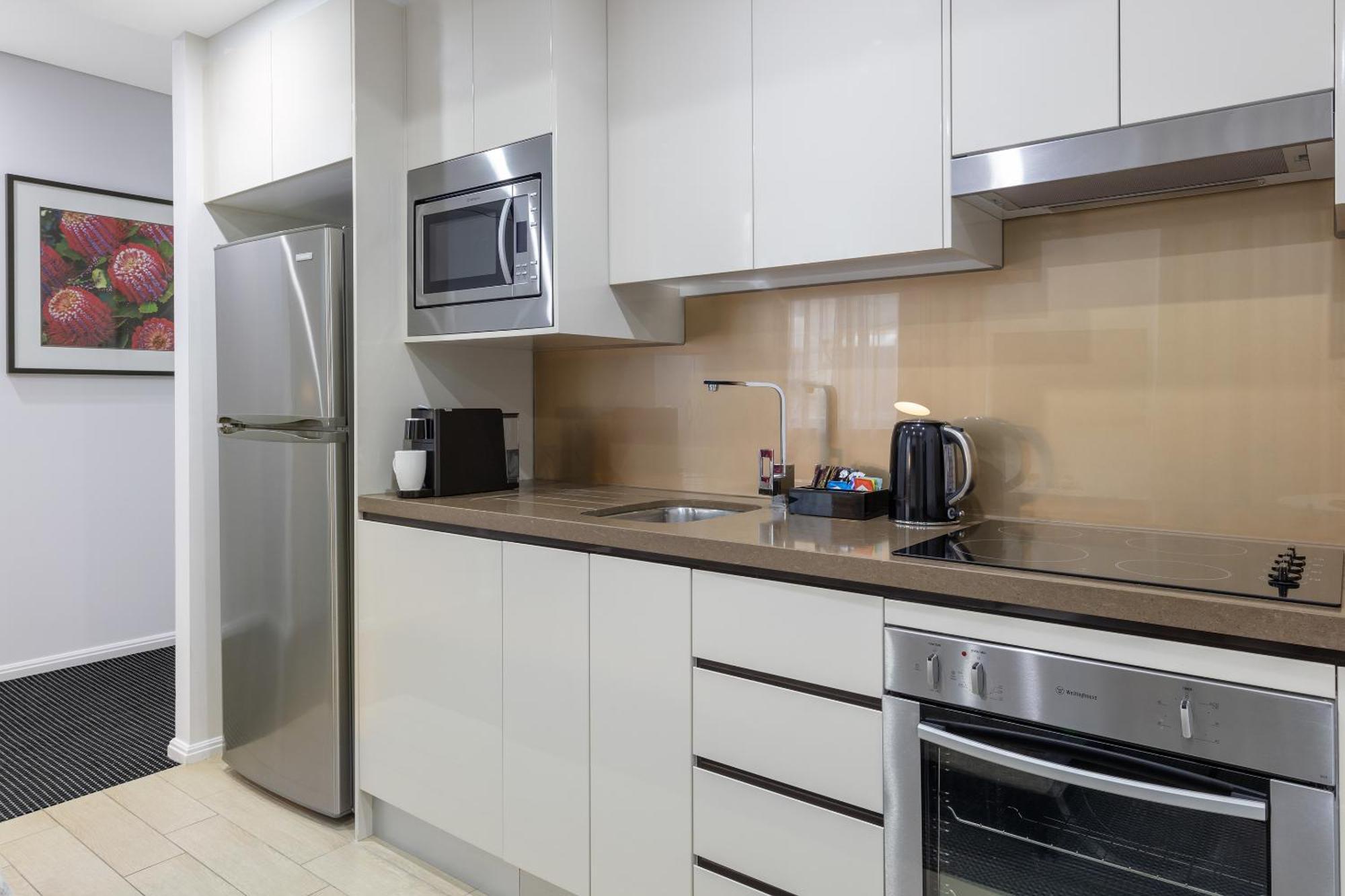 Meriton Suites North Ryde Σίδνεϊ Εξωτερικό φωτογραφία A typical kitchen in a serviced apartment